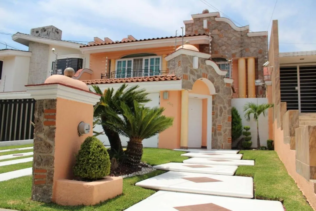 Casa en renta en Calle Cuitláhuac, Jardines del Sol, Zapopan