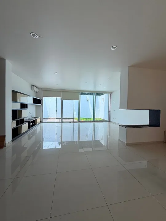 Foto 2 de DE OPORTUNIDAD RESIDENCIA EN RENTA‼️