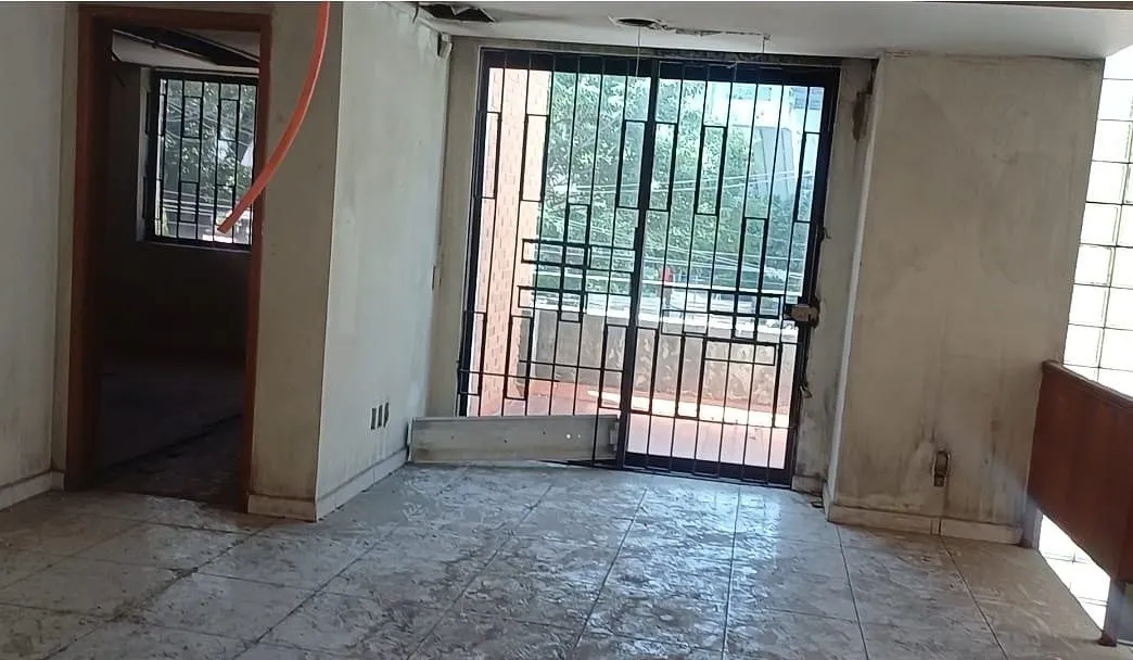 Foto 4 de CASA CON USO DE SUELO SOBRE AV. VALLARTA FRENTE A PLAZA SANIA