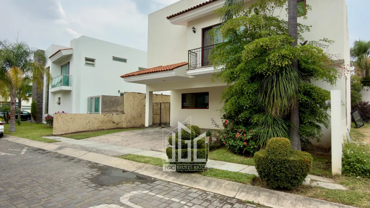 Foto 2 de Casa en venta en Duque, Jardín Real, Zapopan