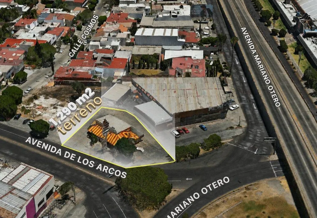 Terreno en Venta en Jardines del Bosque Centro, Guadalajara, Jalisco.