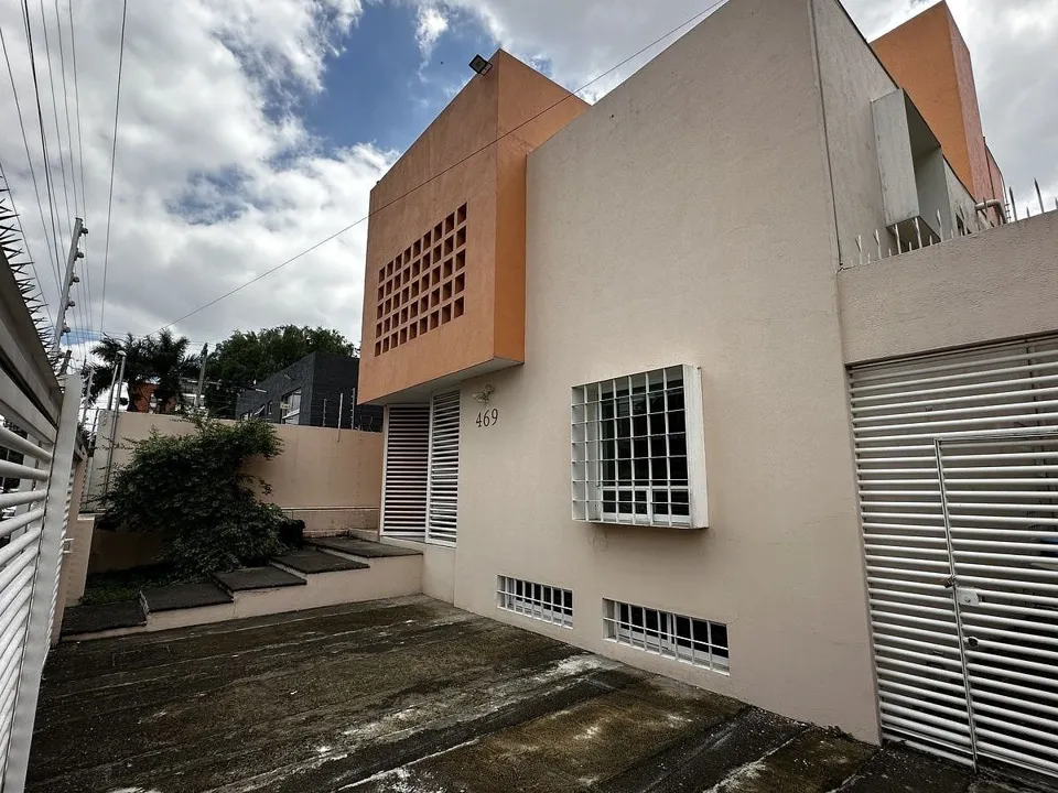 Foto 2 de CASA EN VENTA CON USO DE SUELO
