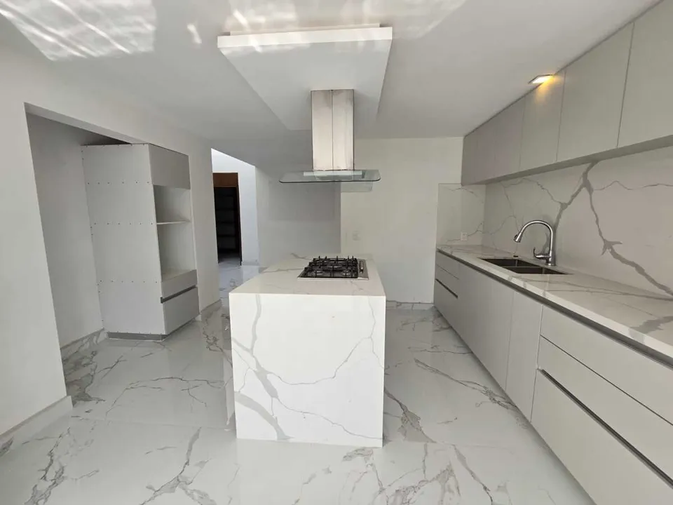 Foto 9 de Residencia en Venta en Virreyes: Lujo, Amplitud y un Oasis Privado