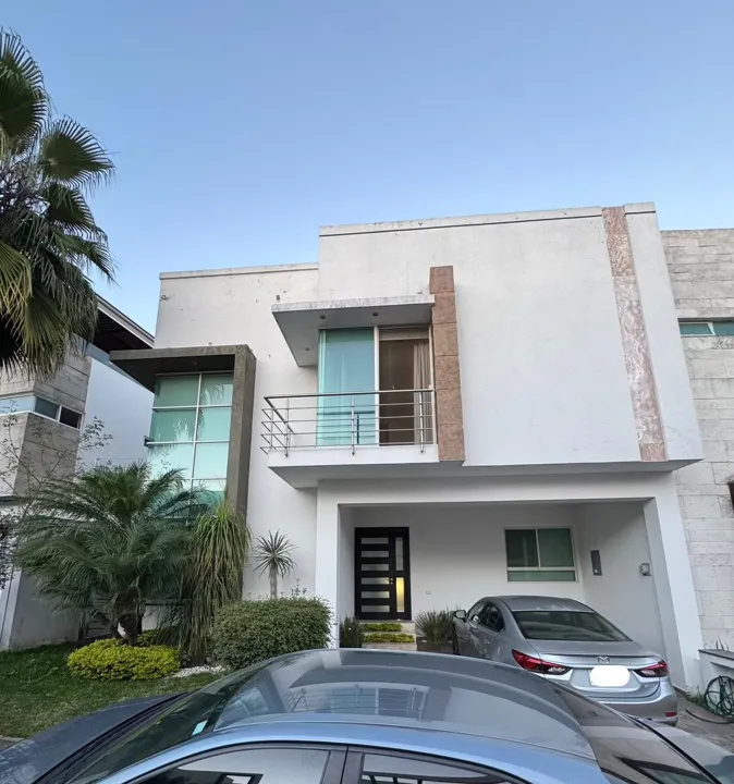 Casa en Renta Amueblada – Condominio Privado Los Castaños, Naciones Unidas