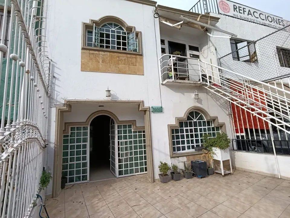 CASA EN VENTA EN AV. REVOLUCIÓN, GUADALAJARA