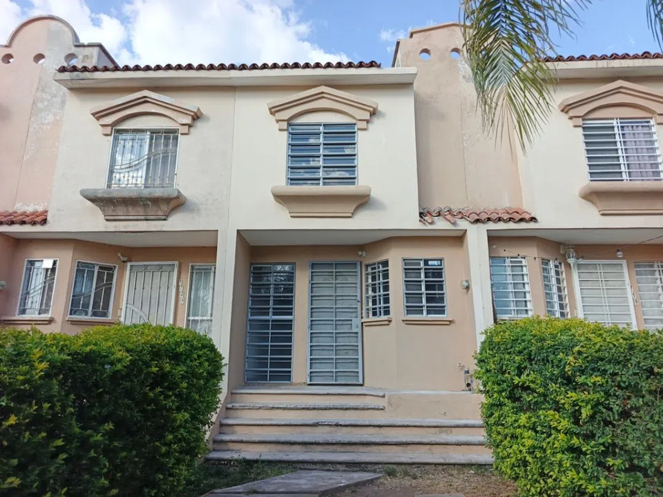 CASA EN VENTA EN COLINAS DEL ROBLE - CONDOMINIO LOMA DEL BOSQUE – ZAPOPAN