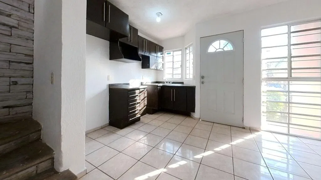 Foto 3 de CASA EN VENTA EN COLINAS DEL ROBLE - CONDOMINIO LOMA DEL BOSQUE – ZAPOPAN
