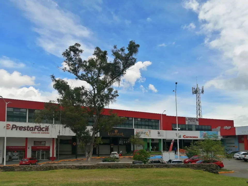 PLAZA COMERCIAL OPERANDO EN VENTA EN TERRALTA, TLAQUEPAQUE