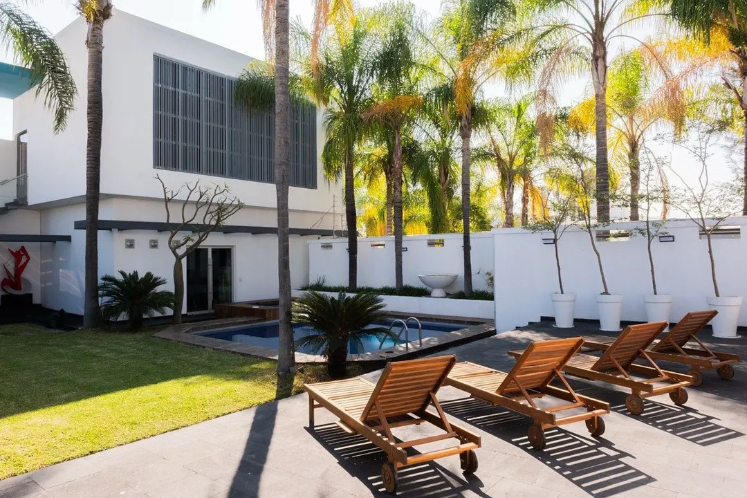 Lomas del Valle, espectacular casa de lujo en Venta! Con antro, y alberca