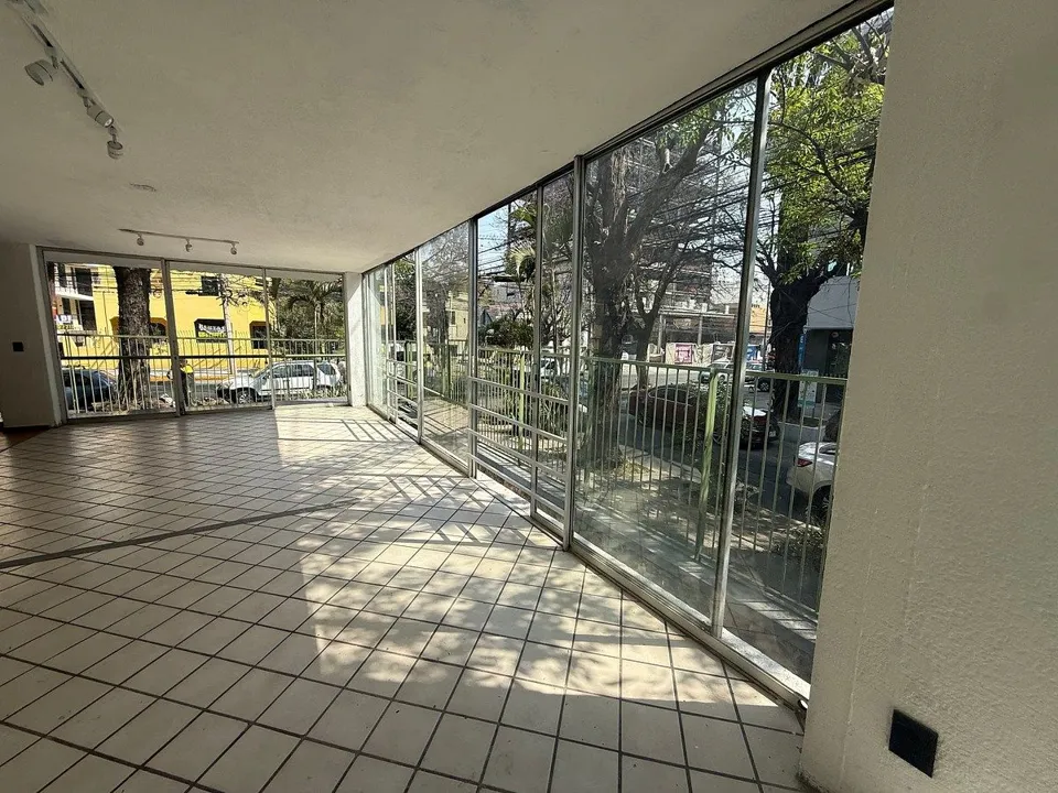 Foto 3 de Local en renta sobre Av. La Paz a unos metros de Chapultepec