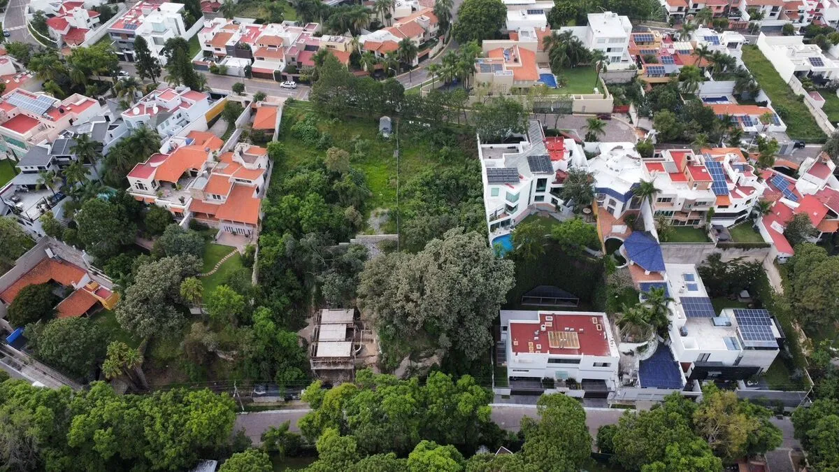 Foto 2 de Terreno en venta en Colinas de San Javier con 702 m²