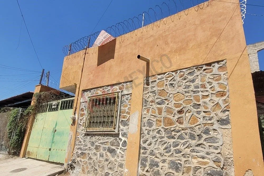 Foto 2 de Terreno en venta en Lomas del Cuatro | 237 m² con construcción en obra gris