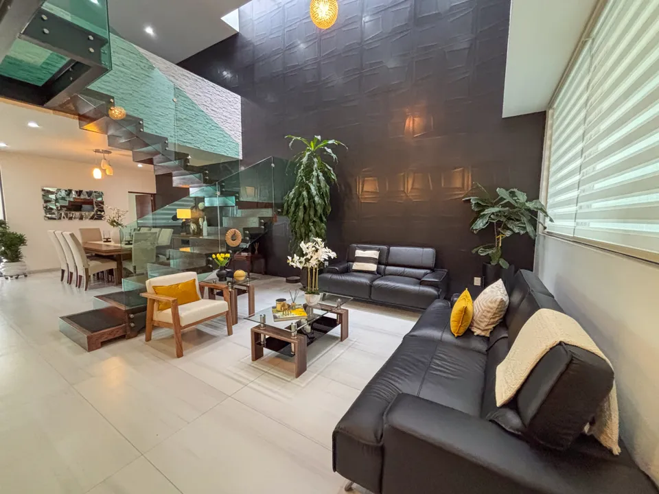 VENTA CASA EN CUMBRES DEL LAGO JURIQUILLA ELGANTE CASA DE AUTOR