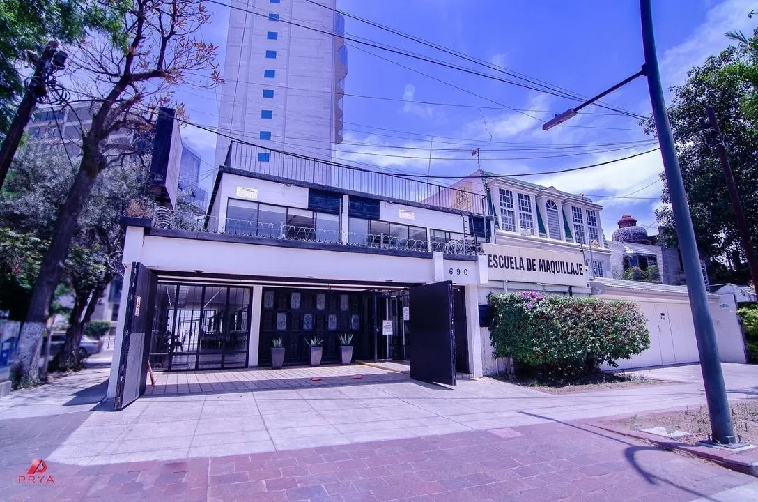 Edificio en Renta con uso de suelo en Chapalita, Guadalajara sobre Av. Guadalupe