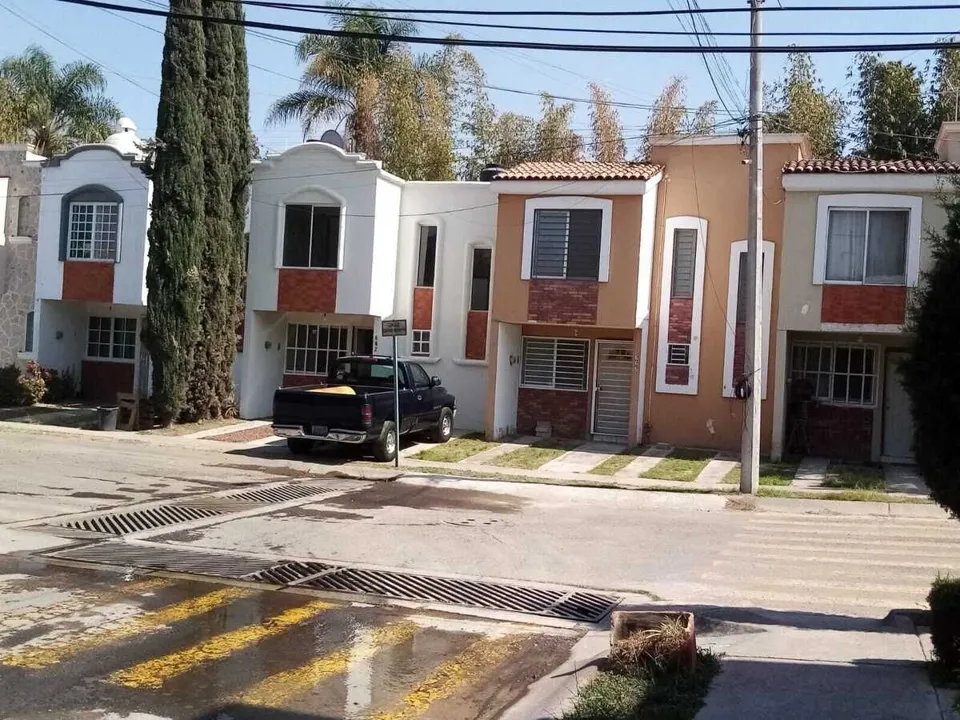 Renta Casa Fraccionamiento 3 pinos
