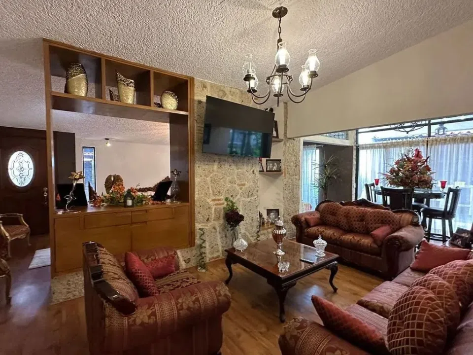 Foto 6 de HERMOSA CASA EN VENTA EN LA PRIMERA SECCIÓN DE EL PALOMAR $10'970,000 pesos