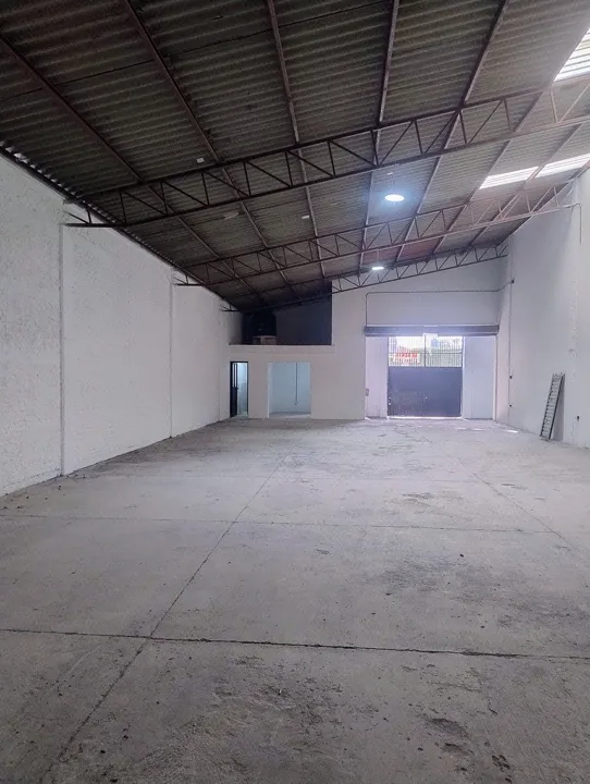 Foto 2 de OPORTUNIDAD CORPORATIVA: BODEGA COMERCIAL EN RENTA