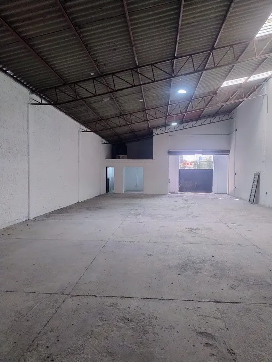 Foto 4 de OPORTUNIDAD CORPORATIVA: BODEGA COMERCIAL EN RENTA