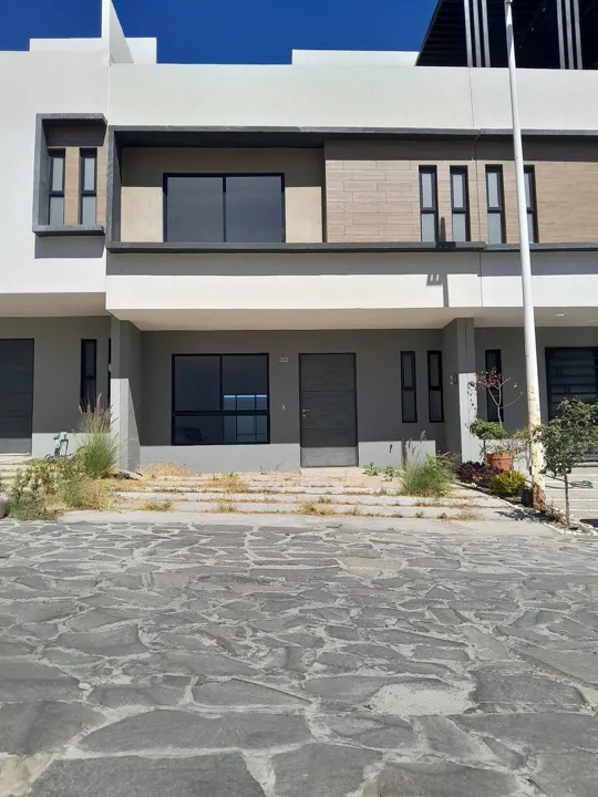 Casa en venta en el Fraccionamiento Elementia, cerca de la Av. Camino real a Col
