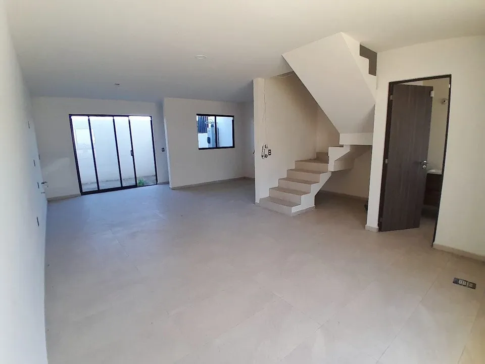 Foto 2 de Casa en venta en el Fraccionamiento Elementia, cerca de la Av. Camino real a Col