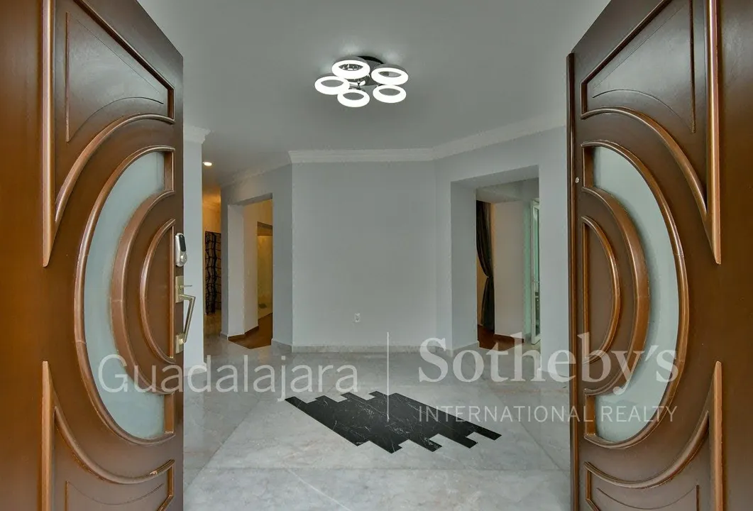 Foto 2 de CASA ÁLAMOS | PUERTA DE HIERRO