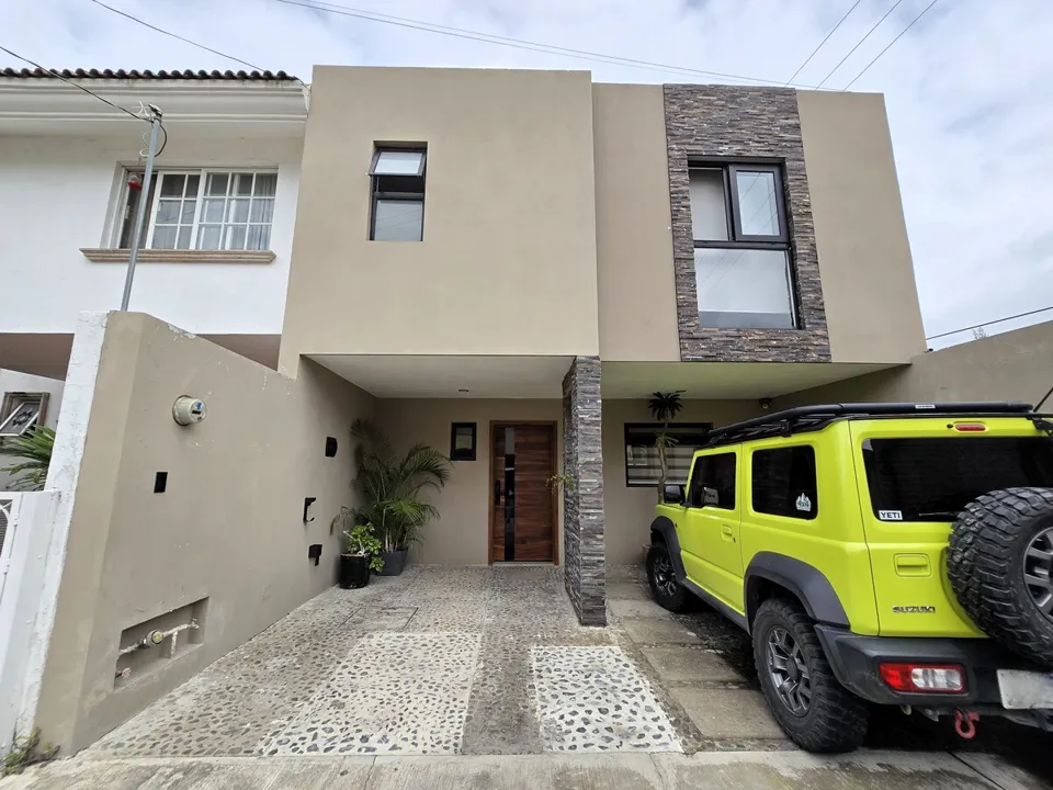 Foto 2 de Casa en venta  zona Lomas Altas | Jardines de la Patria | Zapopan