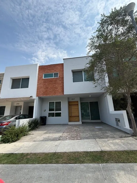 Foto 2 de CASA EN RENTA FRACC. LA CIMA DE  ZAPOPAN COTO H