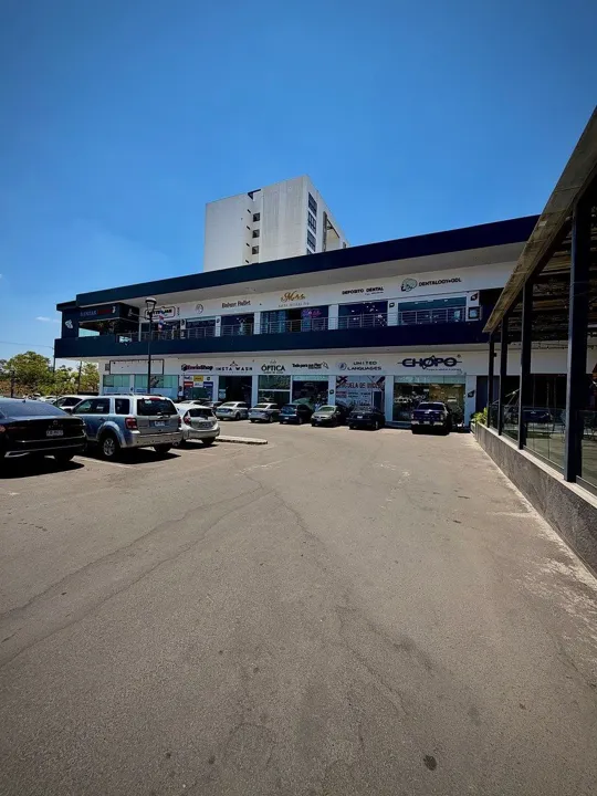 Foto 2 de Renta de Locales en Loma Sur Plaza en Planta Baja
