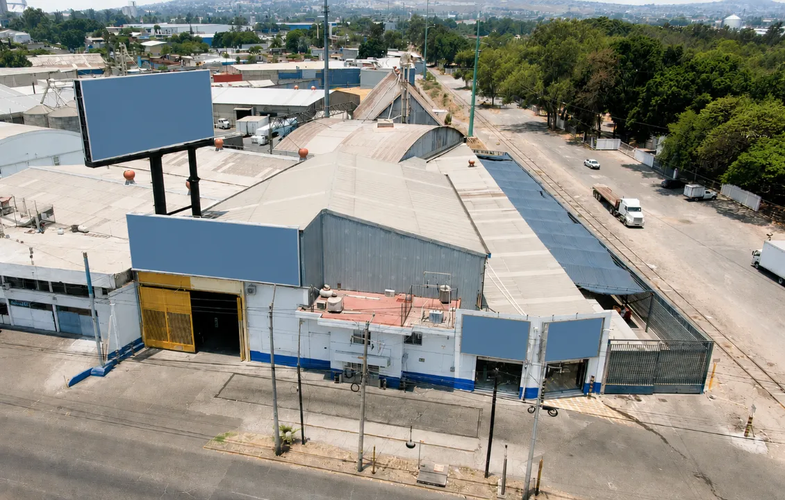 Bodega Comercial en renta en Calzada Lázaro Cárdenas, Alamo Industrial, San Pedro Tlaquepaque