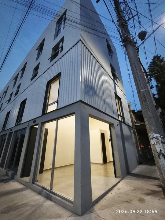 Local en renta en Jardines del Country: esquina con doble acceso, mantenimiento
