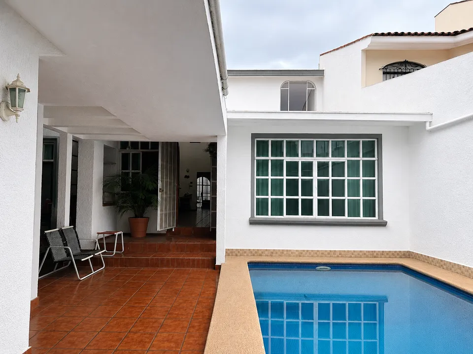 Casa de Oportunidad!! con Alberca en Bugambilias – 1ª Sección