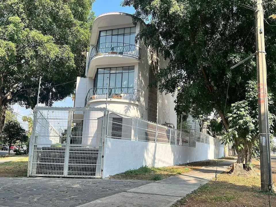 Foto 2 de CASA EN  ESQUINA, COLONIA MODERNA.