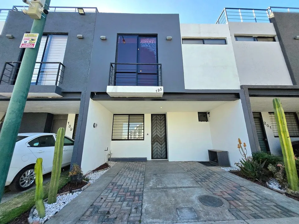 Casa en Renta zona Prolongación Mariano Otero “Luna Bosque”