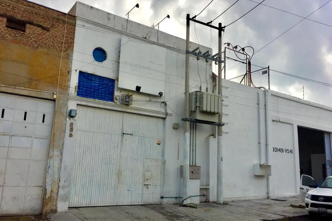 Bodega en venta en Col. Real, 495 m² construcción, a 10 min del Centro