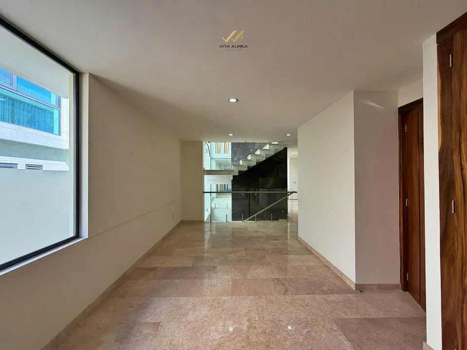 Foto 3 de Residencia de Lujo en Venta en Valle Real – Diseño, Espacios y Elegancia