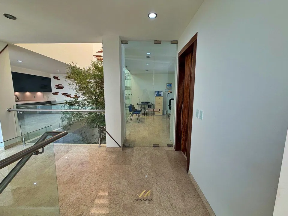 Foto 4 de Residencia de Lujo en Venta en Valle Real – Diseño, Espacios y Elegancia