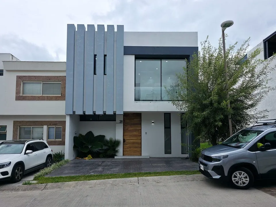 Casa en Venta dentro de coto Bizantino en Valle Imperial