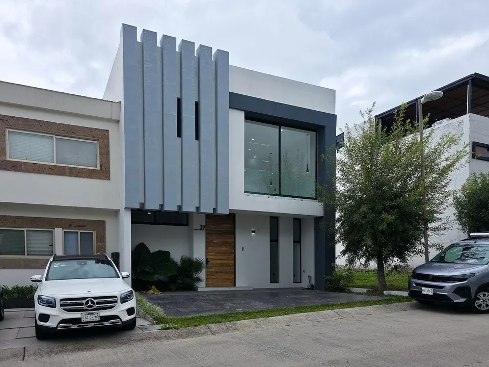 Foto 2 de Casa en Venta dentro de coto Bizantino en Valle Imperial