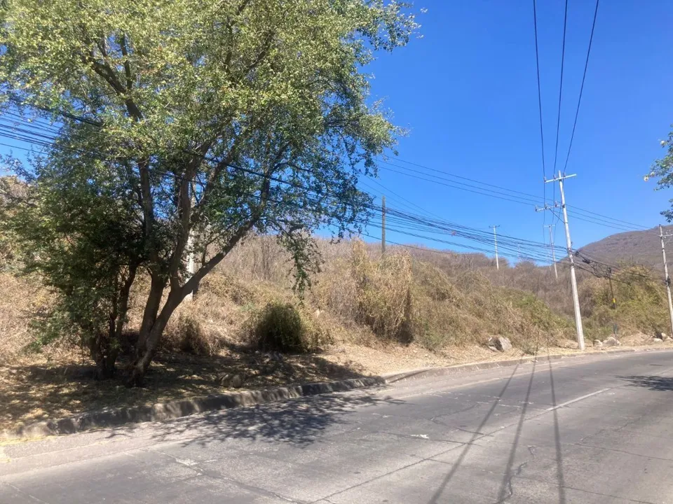 Terreno en venta en Tlajomulco - Circuito Metropolitano Sur