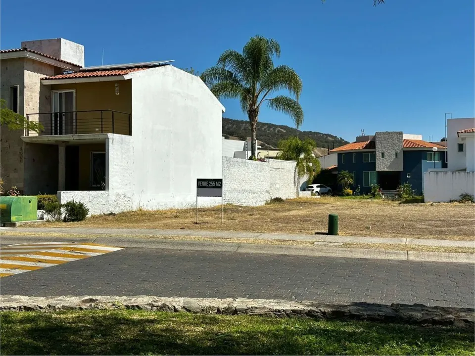 Terreno en Venta Bosques de Santa Anita 255 m2 plano, 10 de frente!