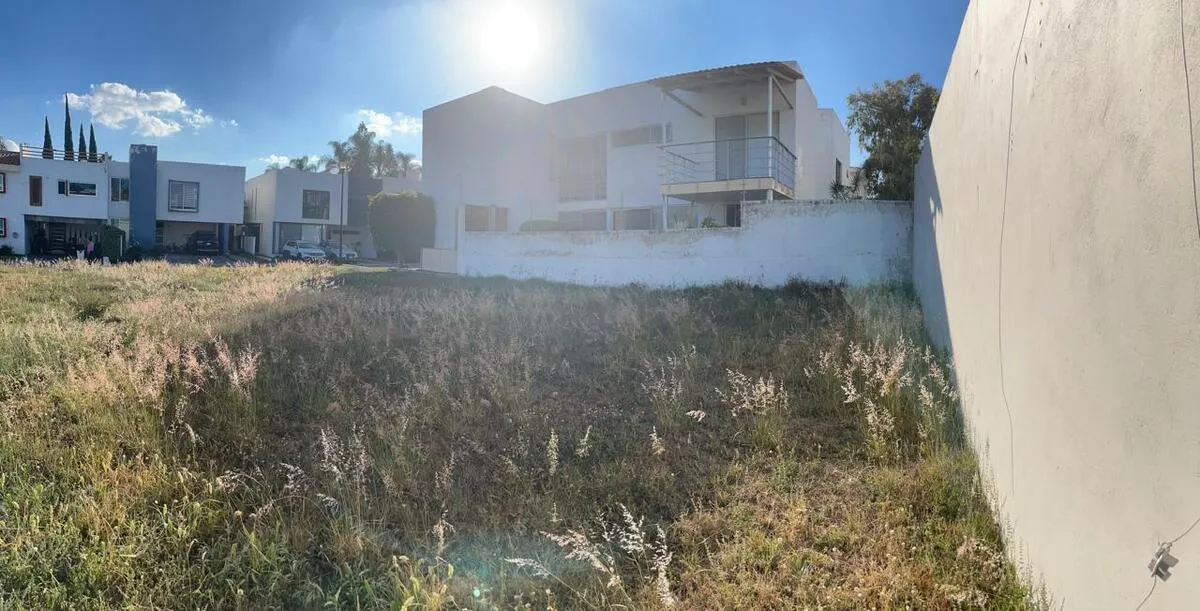 Foto 2 de Terreno en Venta en El Manantial - Paseo del Bosque 55