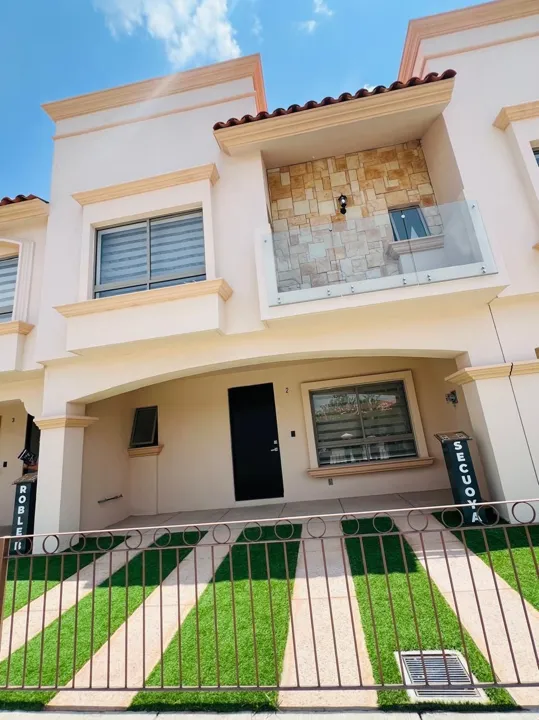 CASA EN VENTA EN BOSQUES CALIFORNIA, TLAJOMULCO DE ZÚÑIGA | RCV-2041