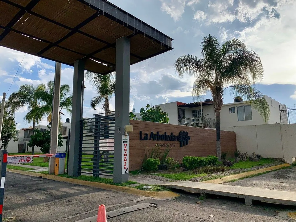 Terreno en Esquina en Venta en La Arboleda en Real del Valle | Uso Comercial