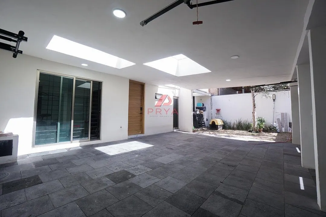 Foto 3 de Casa Remodelada en Venta Vallarta Universidad Zapopan | 3 Recámaras + 2 Estudios
