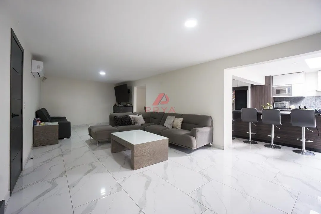 Foto 7 de Casa Remodelada en Venta Vallarta Universidad Zapopan | 3 Recámaras + 2 Estudios