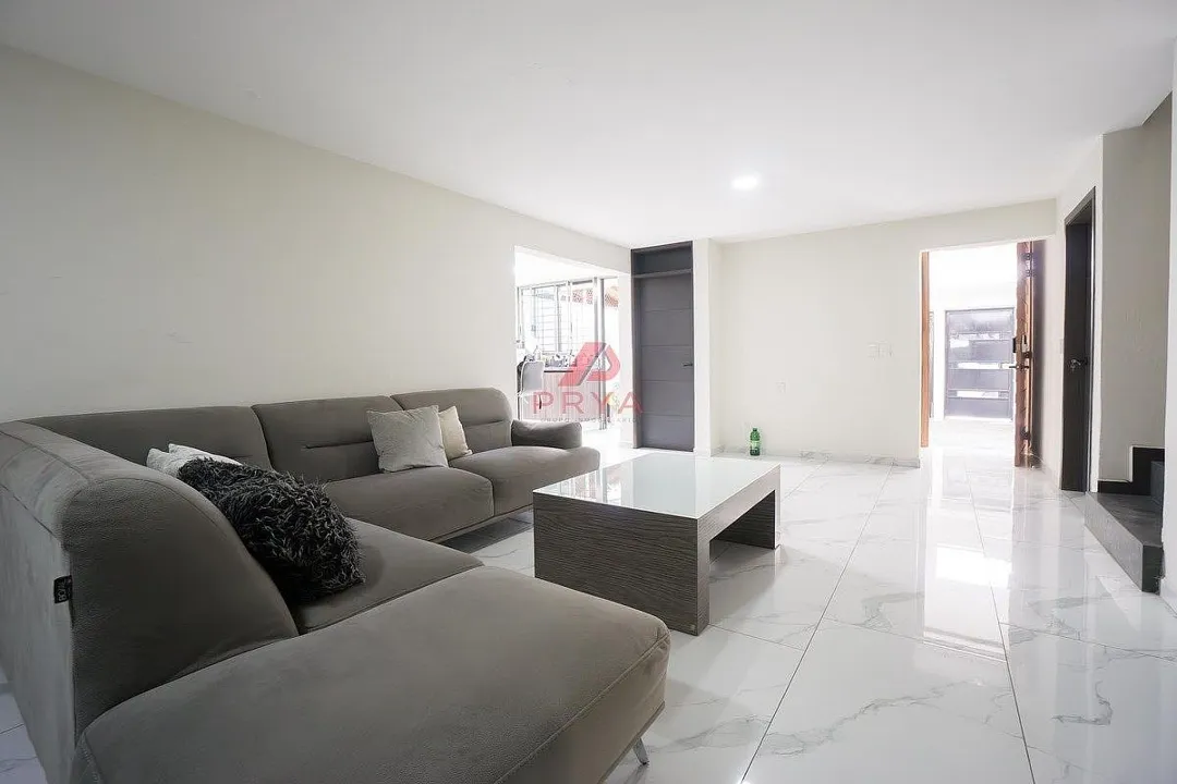 Foto 8 de Casa Remodelada en Venta Vallarta Universidad Zapopan | 3 Recámaras + 2 Estudios