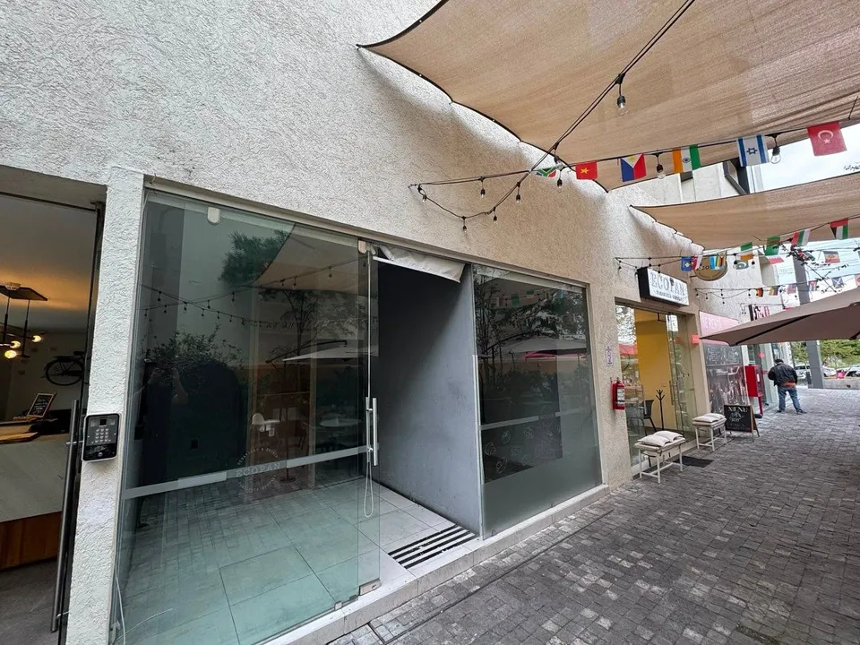 Foto 4 de Local comercial renta en zona real de zapopan. torre intervalo P