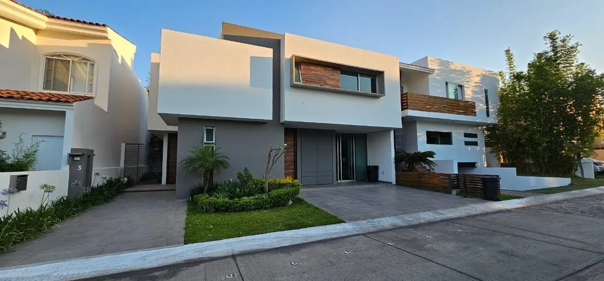 Foto 2 de CASA EN VENTA JARDIN REAL