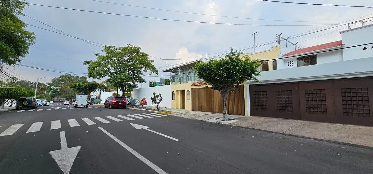 Foto 2 de CASA REMODELADA EN VENTA CIUDAD DEL SOL ZAPOPAN