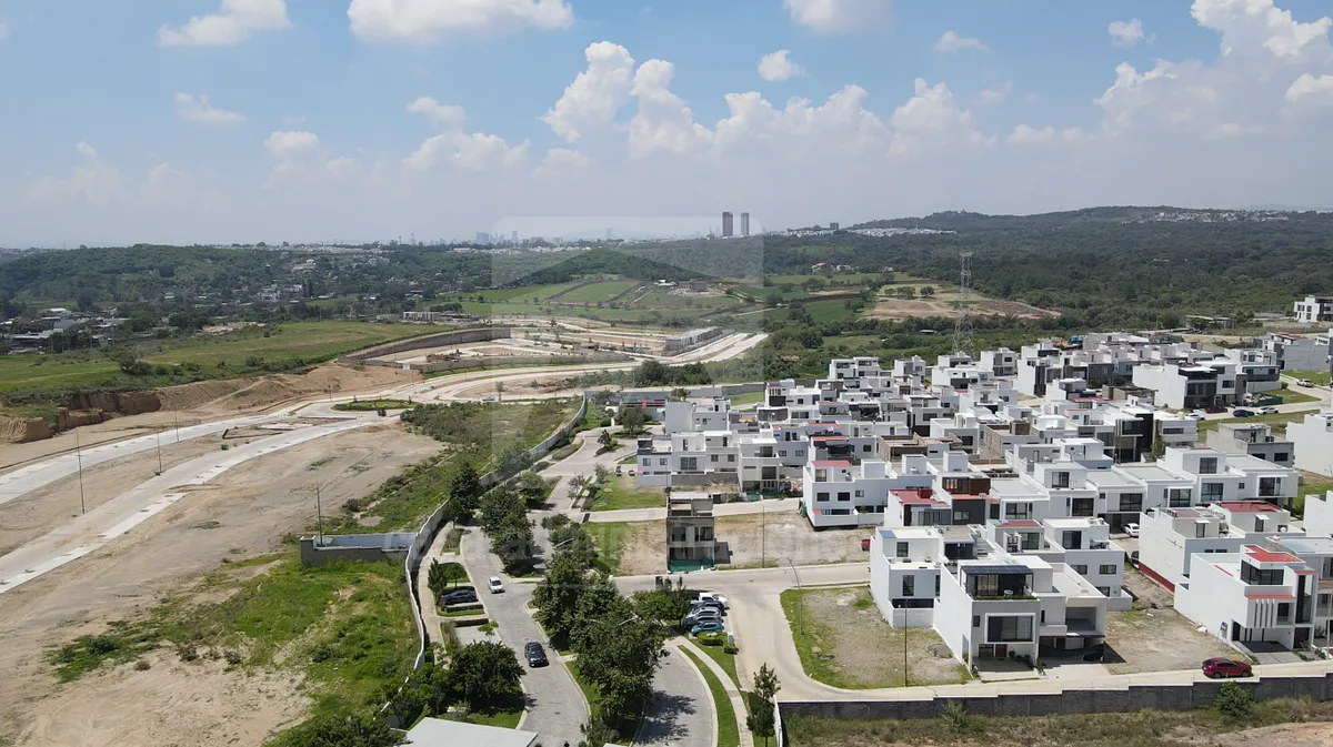 Foto 8 de TERRENO EN VENTA CON USO DE SUELO HABITACIONAL EN COL. CAPITAL NORTE
